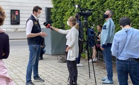 oe24-TV interviewt Polizeisprecher bei über Corona-Demo in Wien