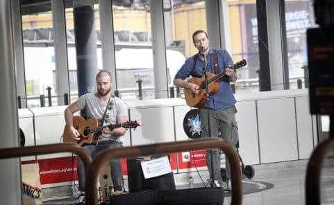 In der Station Spittelau spielen U-Bahn Stars im Netz der Wiener Linien