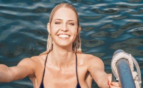 Beatrice Körmer sprang zum Badeauftakt von "100tage Sommer" ins kalte Wasser