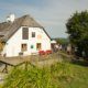 Das Haus der Mirli im Wienerwald lädt Wanderer zur Einkehr in die Gaststube