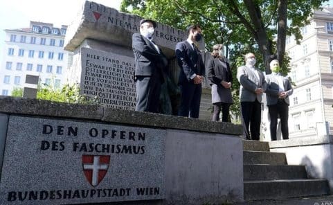 Die Grün-Politiker Hebein und Ellensohn versteckten ihr Gesicht beim Fototermin