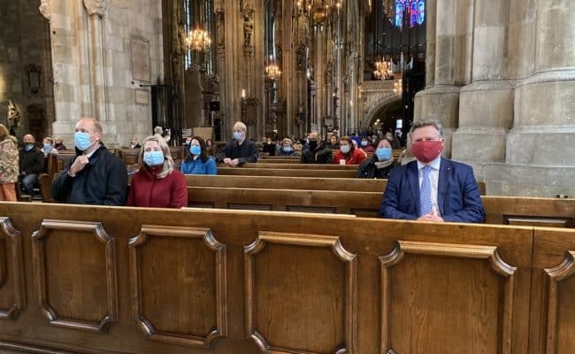 Bürgermeister Michael Ludwig besuchte die erste Messe im Dom nach der Wiedereröffnung