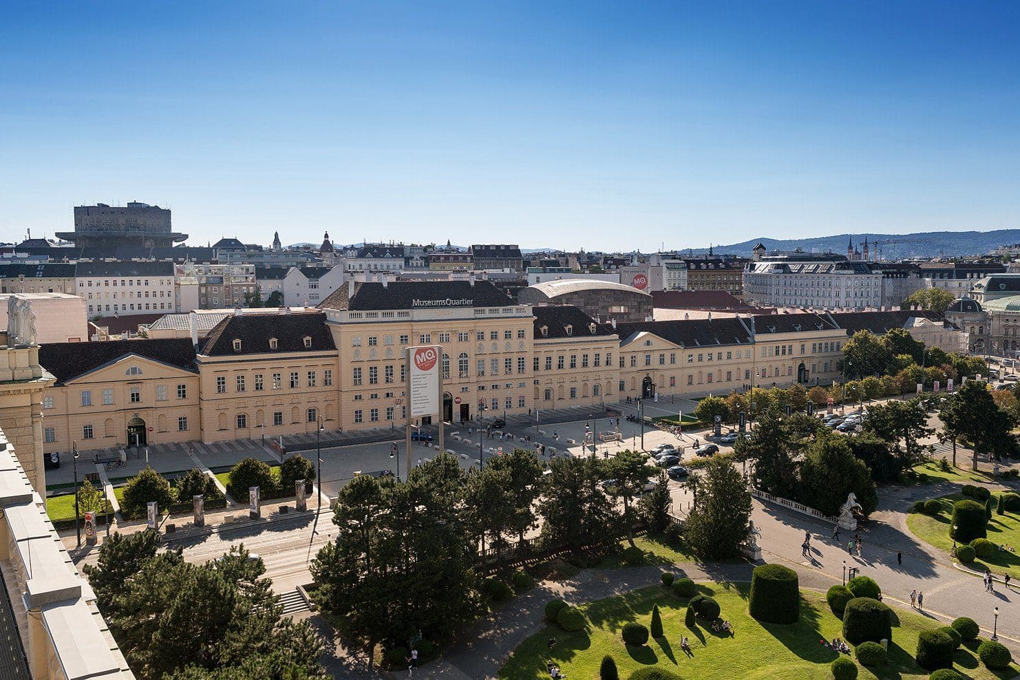 Das MuseumsQuartier Wien ist mit rund 60 kulturellen Einrichtungen eines der weltweit größten Kunst- und Kulturareale