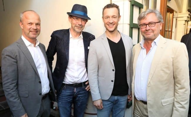 VÖZ-Präsident Markus Mair, Vizepräsident Eugen A. Russ, BM Gernot Blümel und ORF-GD Alexander Wrabetz beim VÖZ-Heurigen 2019