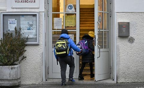 Corona-Testungen sollen vor Schulstart nach den Ferien stattfinden