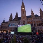 Public Viewing der Fußball EM-Spiele am Rathausplatz.