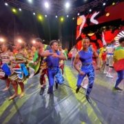 Künstler aus zehn Nationen versprühen gute Laune im Zirkuszelt.