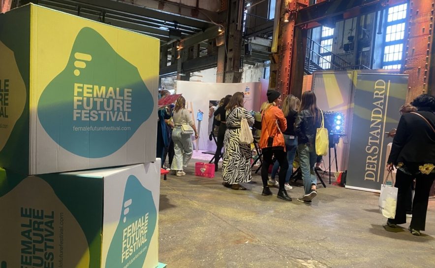 Sponsoren begleiten das Female Future Festival in der Ottakringer Eventlocation.