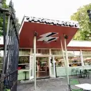 Der Volksgarten Pavillon ist ein Gasthaus mit Garten und Location für Das Techno Café.