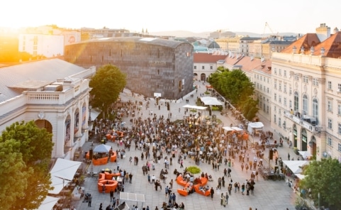 Das MuseumsQuartier veranstaltet ein großes Sommerfest.