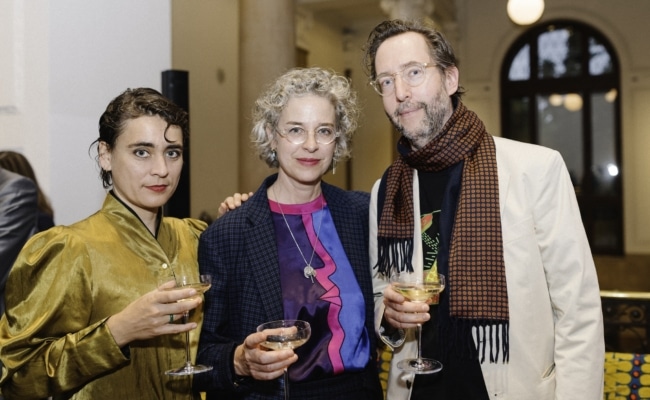 Die Künstler*innen Nadja Abt, Ulrike Müller und Andreas Fogarasi.