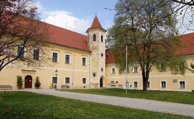 Schloss Atzenbrugg in Niederösterreich beherbergt ein Franz Schubert Museum.