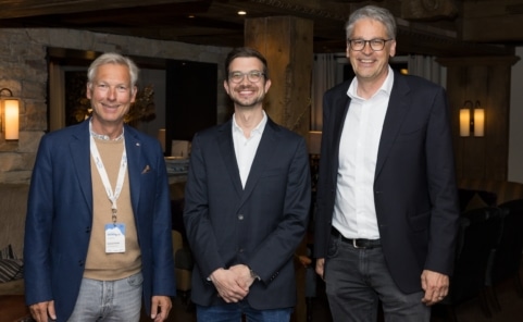 Initiatoren des Europäischen Mediengipfels Lech am Arlberg: Hermann Fercher (Lech Zürs Tourismus), Ivo Mijnssen (Verband der Auslandspresse in Wien) und Stefan Kröll (ProMedia Kommunikation).