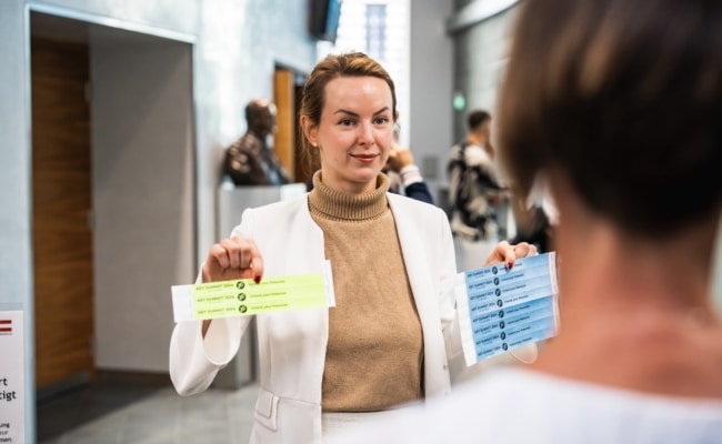 Beim Key Summit konnten die Teilnehmer zwischen zwei Bändern wählen: "Ich biete" oder "Ich suche".