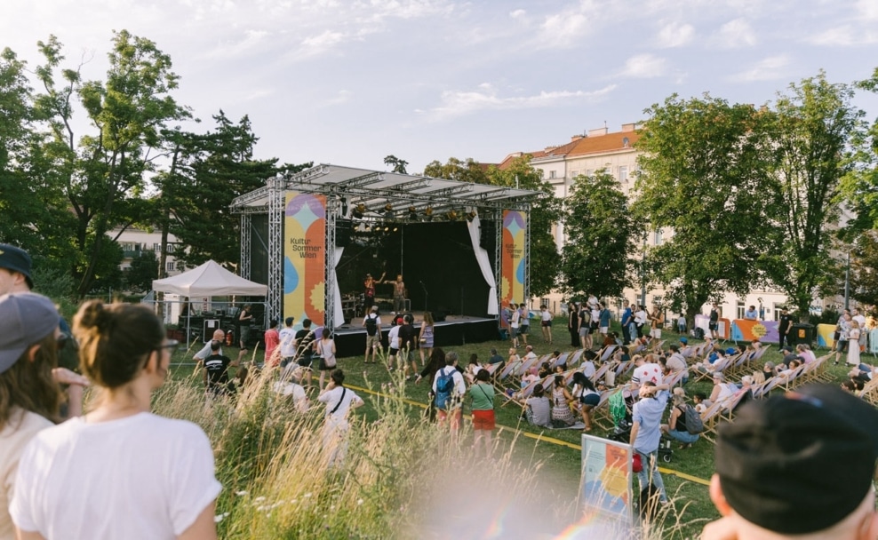 Kultursommer Wien Location Wasserturm mit Skero auf der Bühne.