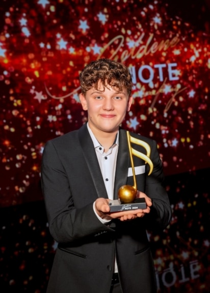 Jungpianist Paul Herbst gewinnt „Goldene Note by Leona König“ 2024.