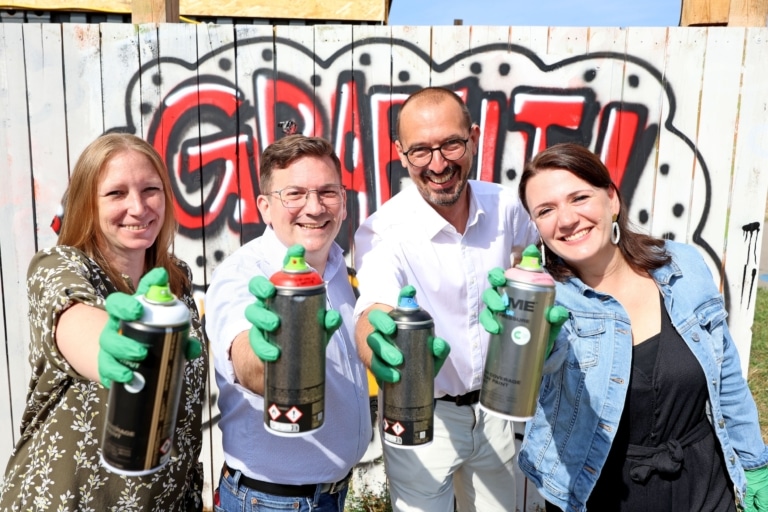 Wien Kanal und WienXtra veranstalten einen Graffiti Workshop bei der „Wienerwand“ am Gaudenzdorfer Gürtel.