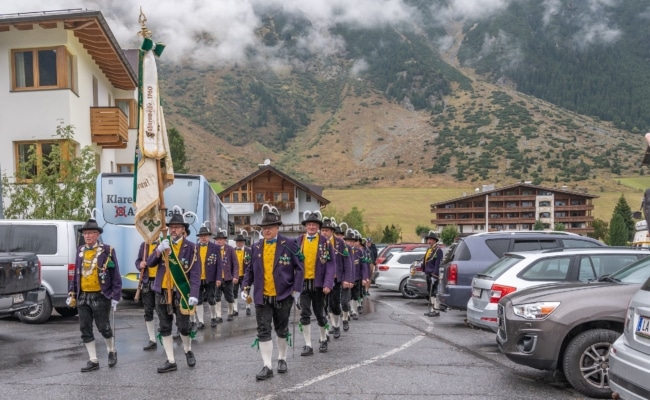 Bereits seit 1994 findet die Almkäseolympiade in Galtür statt.