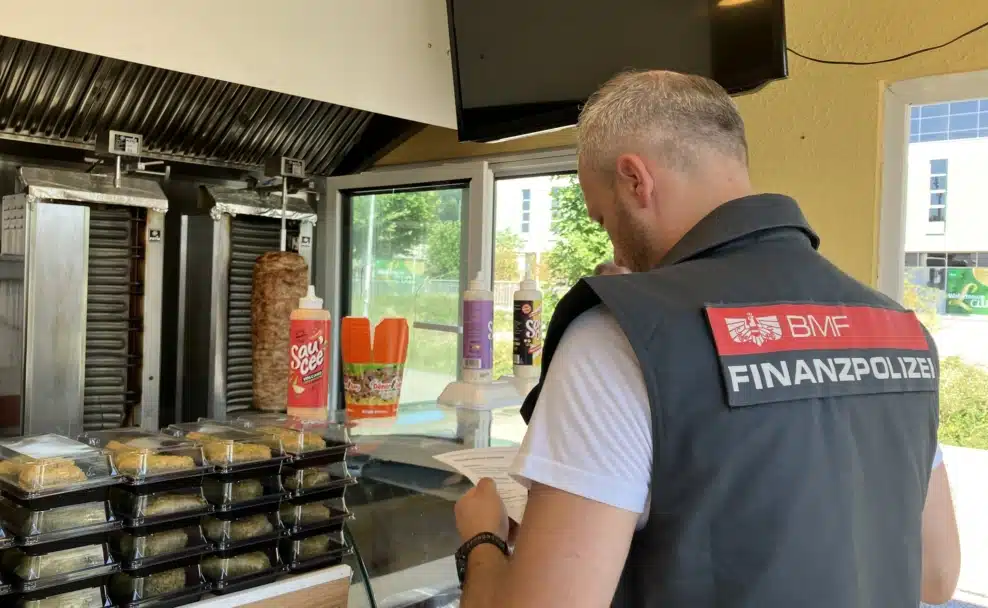 Finanzpolizei: „Aktion scharf“ bei Kebabständen bringt massive Verstöße zum Vorschein.