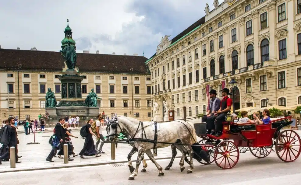 Jeder fünfte Wiener bleibt laut WKW-Studie „Summer in the City 2024“ im Sommerurlaub lieber daheim.