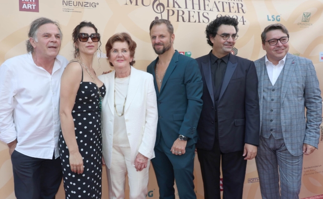 Markus Hinterhäuser, Asmik Grigorian, Helga Rabl-Stadler, Philipp Hochmair, Rolando Villazón und Karl-Michael Ebner bei der Musiktheaterpreis 2024.