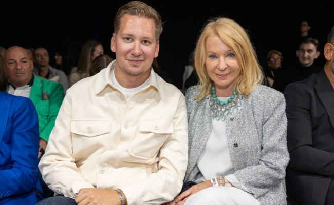 Clemes Trischler und Gerna Rogers besuchen die Eröffnung der Vienna Fashionweek 2024.