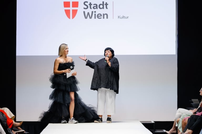 Moderatorin Elke Rock und Sylvia Faßl-Vogler, Kulturabteilung der Stadt Wien.