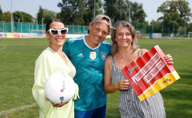 Kabarettistin Aida Loos, Musiker Leo Aberer und Sängerin Birgit Denk.