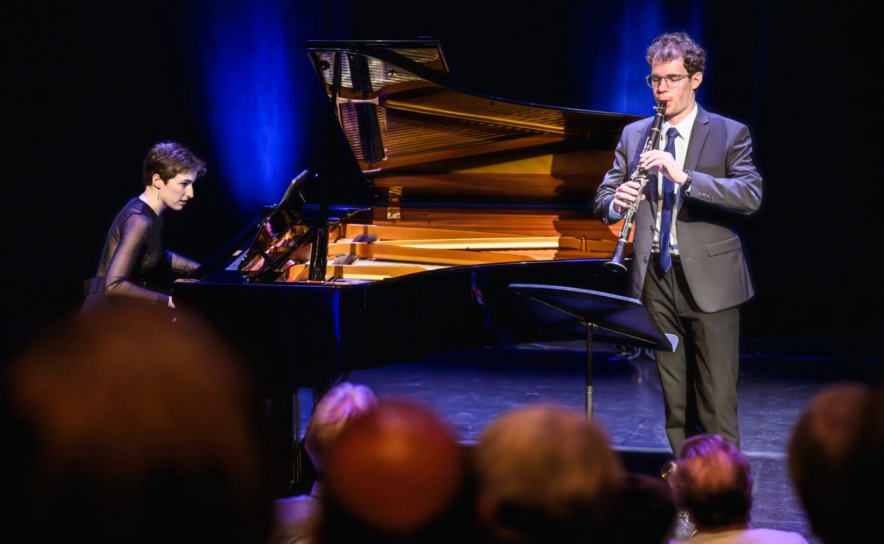 Pianistin Nathalie Matthys und Klarinettist Josef Lamell bei einem Konzert.