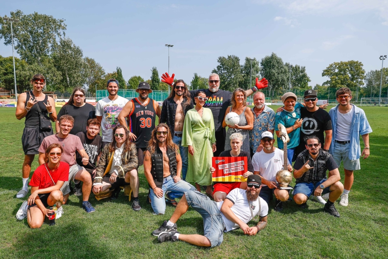 Gruppenfoto der Teilnehmer beim Band Fussball Cup 2024 bei SV Donau.