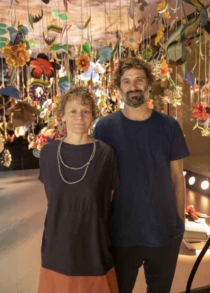 Eröffnung der Installation "Archiv der Blüten" im Swarovski Kristallwelten Store Wien: Katharina Mischer und Thomas Traxler.