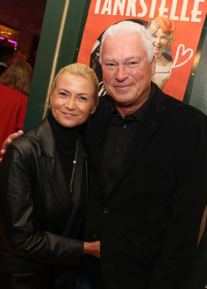 Birgit Beierl und Toni Polster besuchten die Premiere von "Die Drei von der Tankstelle".