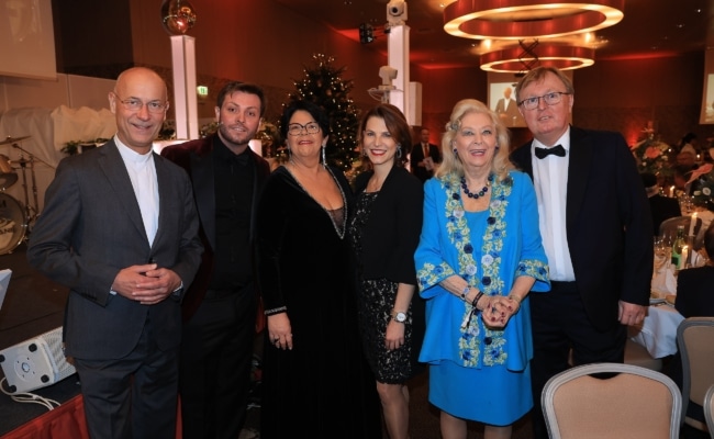 Firmenjubiläum Peter Schaider: Toni Faber, Peter Schaider, Ines Schaider, Karoline Edtstadler, Birgit Sarat, Peter Schaider.